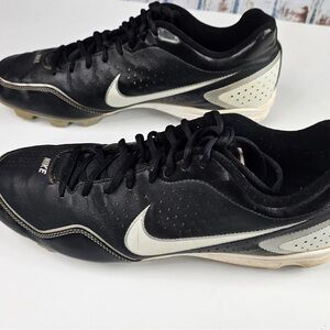 Nike Black and White Men's baseball cleats